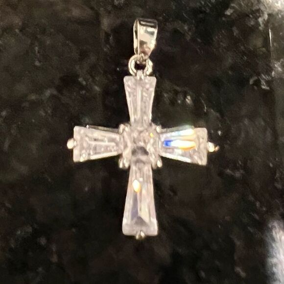 925 sterling CROSS pendant with cubic zirconia princess, cut Solitaire baguettes - Picture 2 of 2